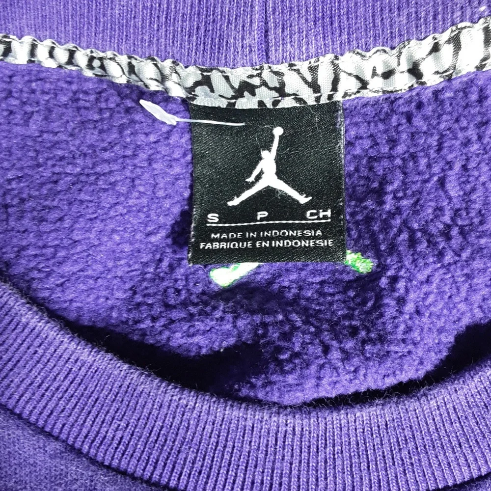 Sweater - Picture 4 of 4
